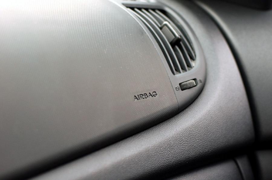  Kia Forte SX 2010 года  (фото 16 из 48)